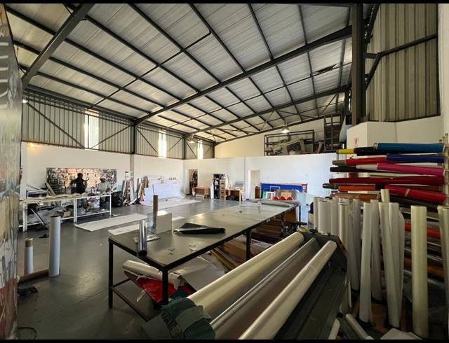 270M² WAREHOUSE TO LET IN LASER PARK